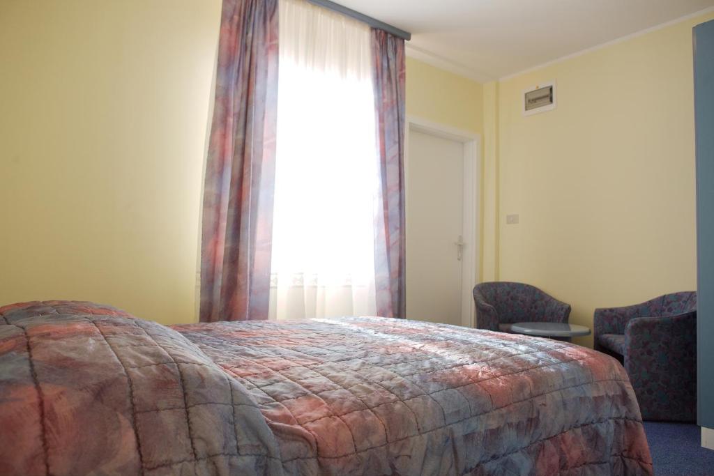 Garni Hotel Siesta Nova Gorica Rum bild